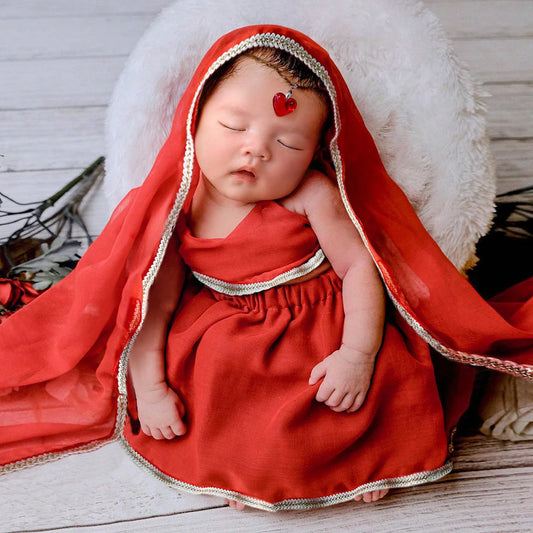 Newborn Photography 4-Piece Set with Top, Skirt, Headscarf, and Head Pendant